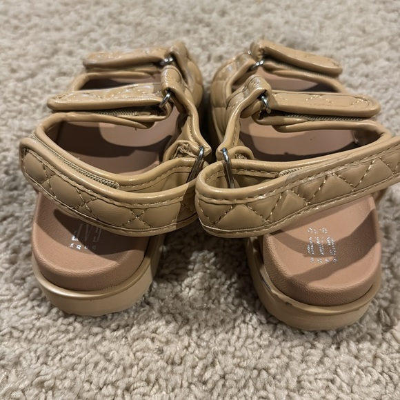 Baby Gap sandals size 9-10 - Picture 2 of 3